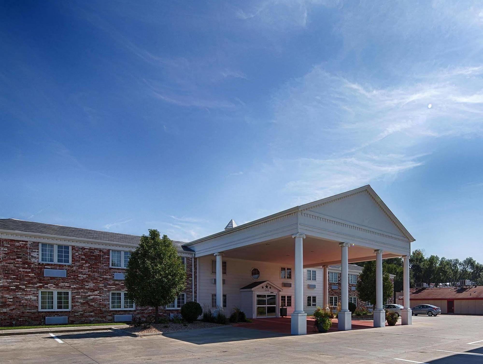 Hotel Baymont By Wyndham Bellevue - Omaha Esterno foto